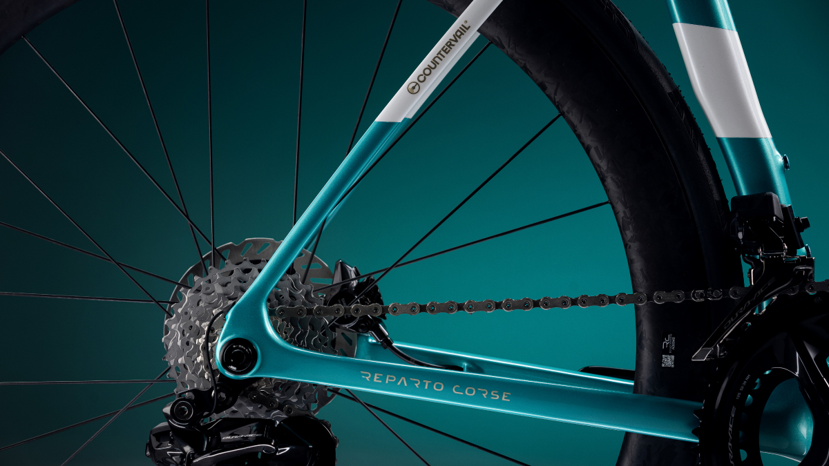 Technologie Countervail sur la Bianchi Specialissima 2026 pour absorber les vibrations et am&eacute;liorer le confort et le contr&ocirc;le.